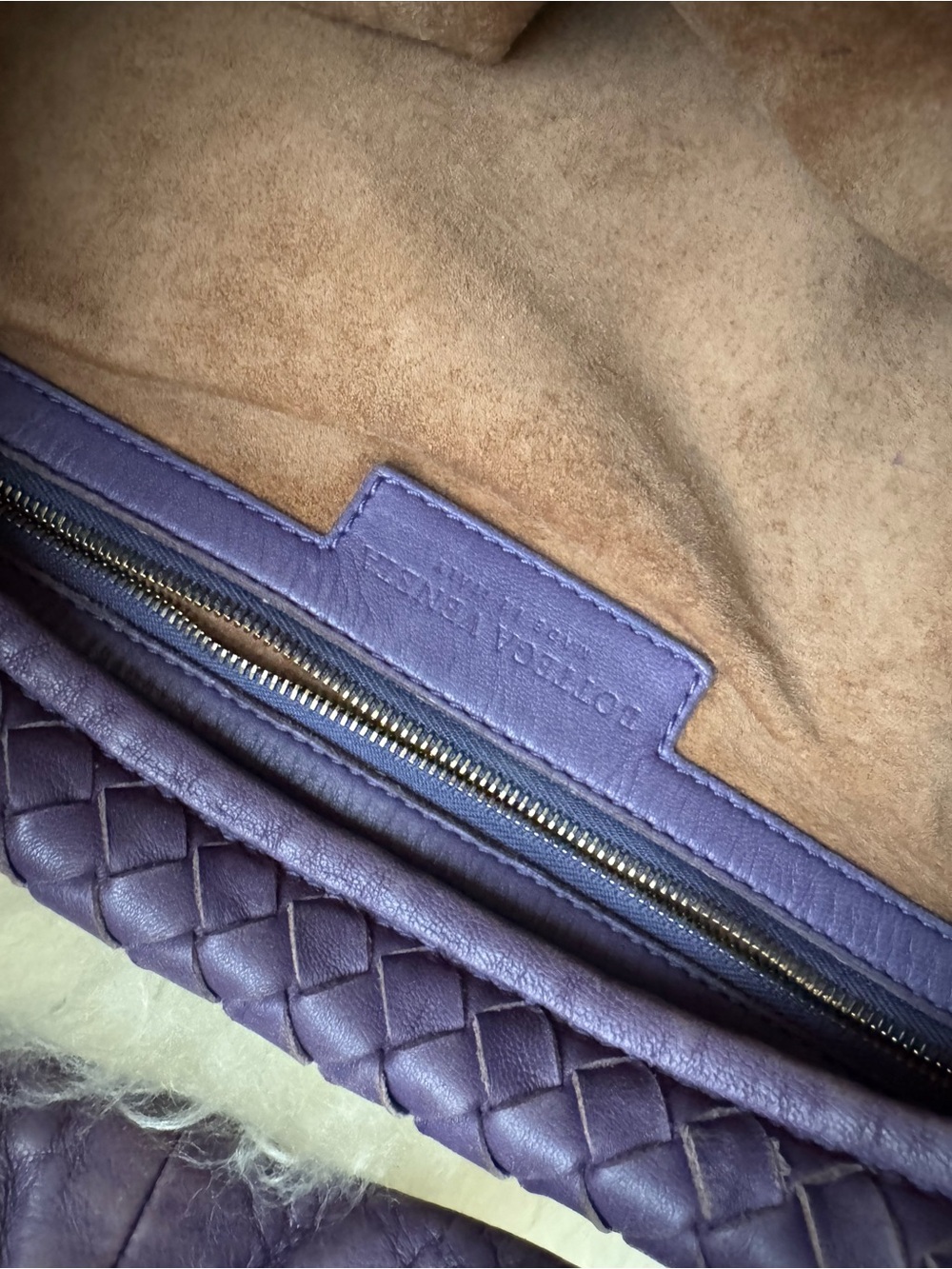 Bottega Veneta, a purple intrecciato leather hobo bag. - Picture 6 of 9